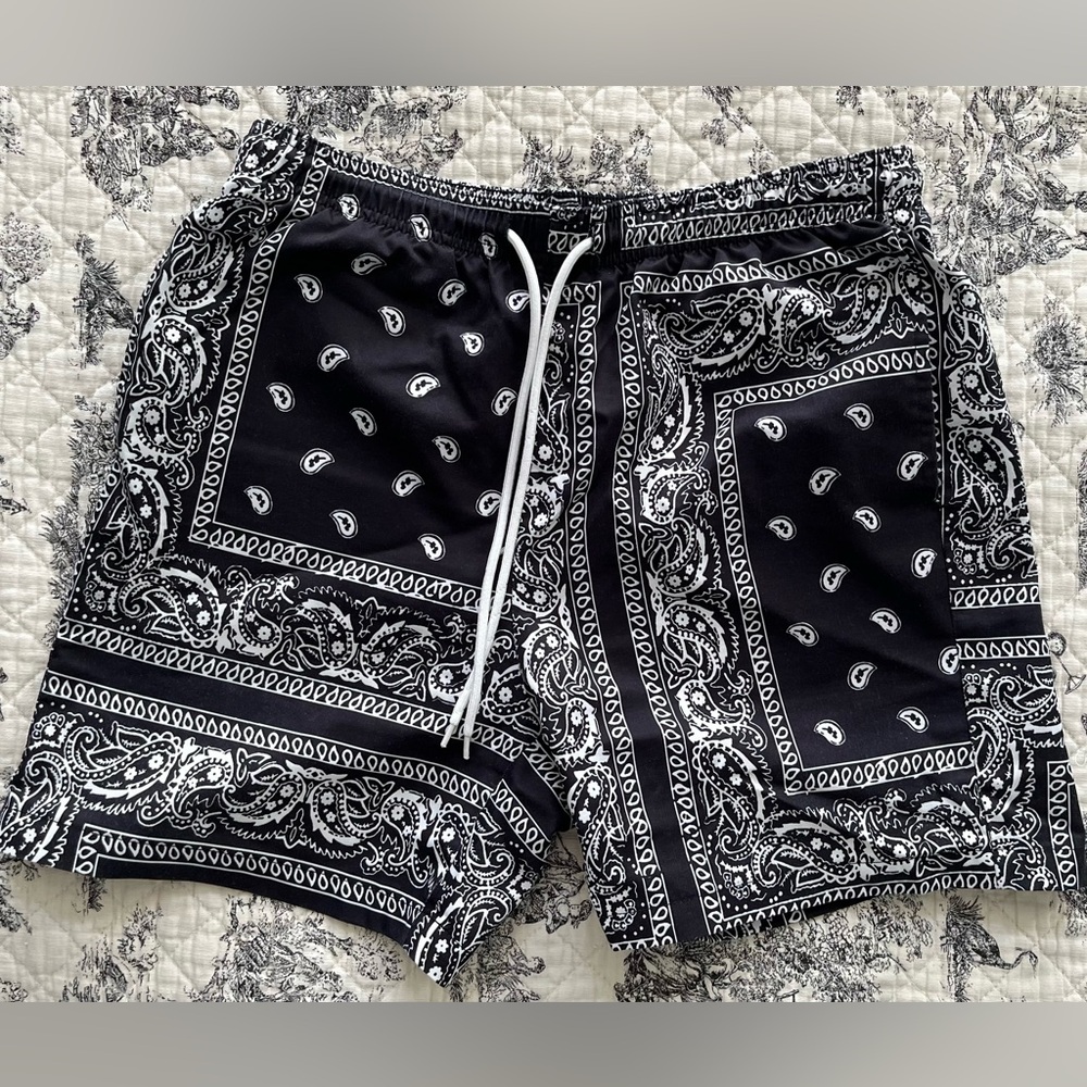Men’s SHEIN Black Paisley Shorts, Size Medium